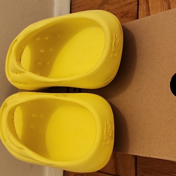UGG FOAMO Slide - Picture 5 of 7